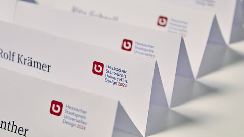 Jurysitzung 2024 Namensschilder der Jurymitglieder