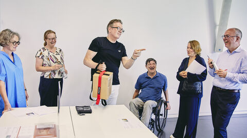 Jurymitglieder in der Diskussion Jurymitglieder in der Diskussion beim Wertungsrundgang