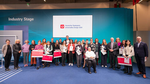 Preisverleihung 2024 Gruppenfoto der Jurymitglieder sowie Preisträgerinnen und Preisträger nach der Preisverleihung.