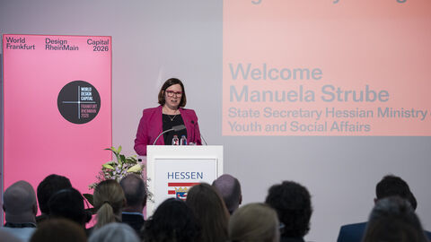 Staatssekretärin Manuela Strube bei der Eröffnung der Abendveranstaltung „Together by Design“. Together by Design - Konferenz