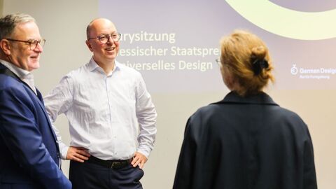 Rolf Krämer (HMWVW), Lutz Dietzold (German Design Council) und Sophia von den Driesch (HMdF) im Gespräch (v.l.n.r.)